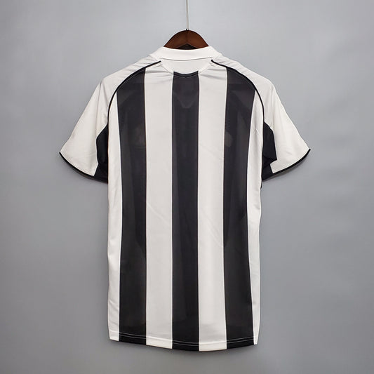 Newcastle United 05/06 Home Retro Jersey – St James’ Park Identity